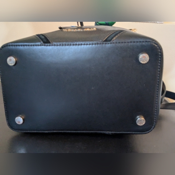 Michael Kors Nicole Leather Bucket Drawstring Crossbody Bag - Picture 8 of 14